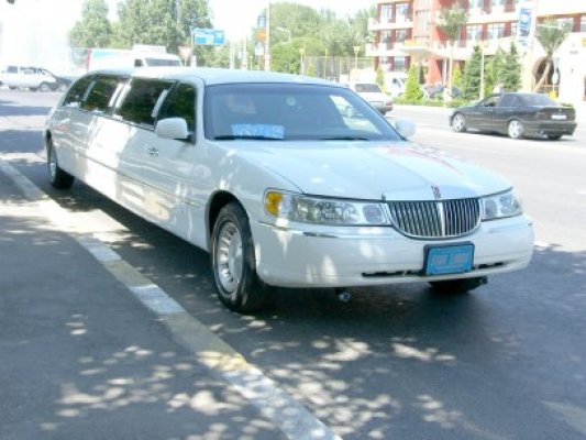 Un singur turist a închiriat limuzina să meargă în club, de 1 mai